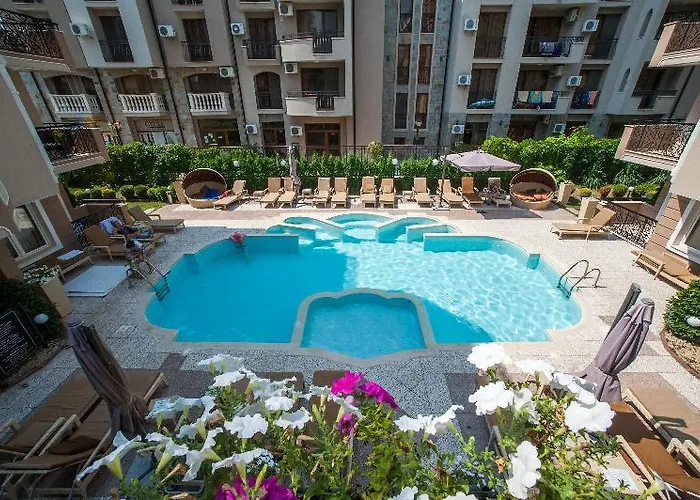 アパートホテル Dawn Park Complex 4*